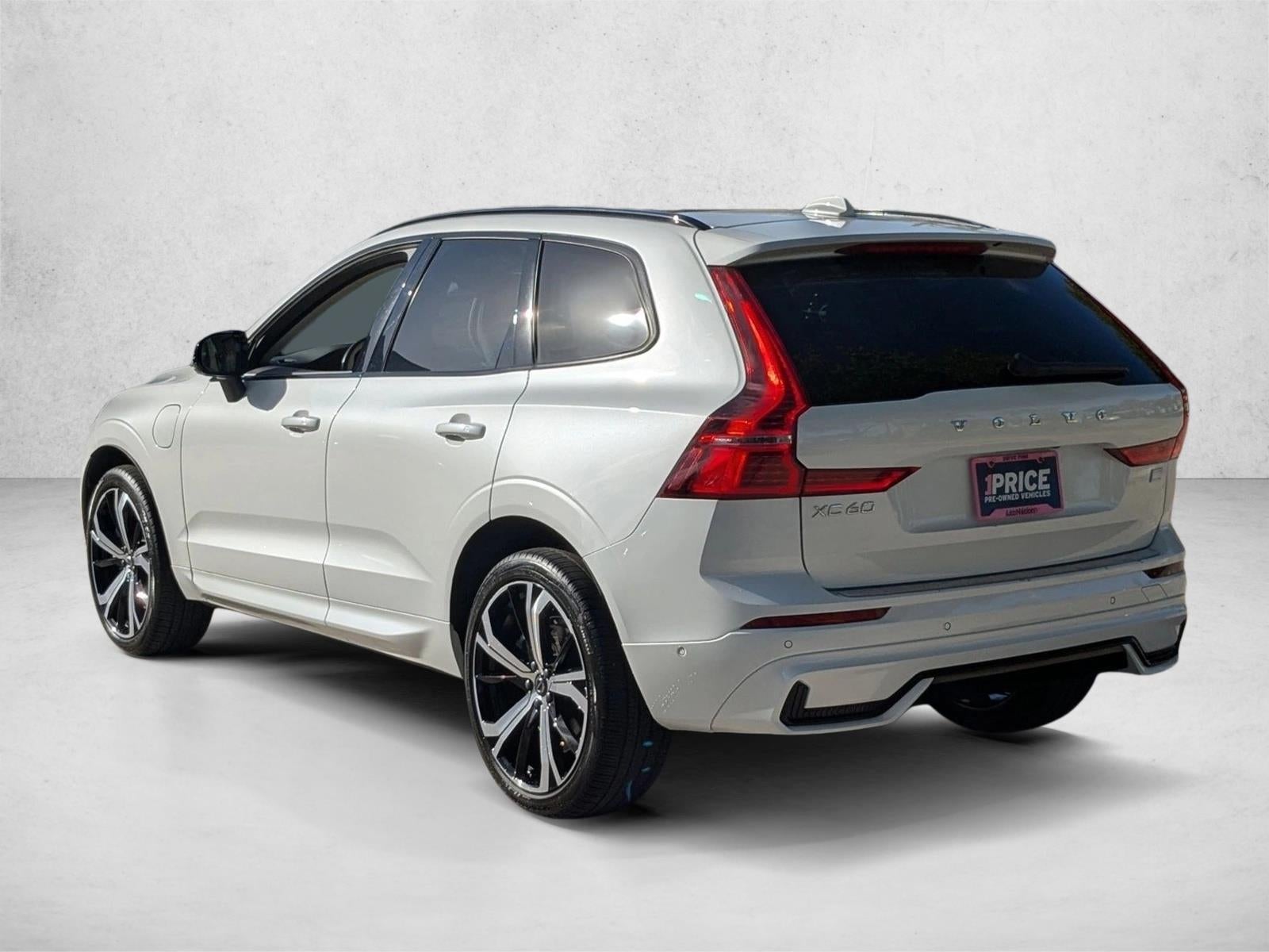 2023 Volvo XC60 Recharge Plug-In Hybrid T8 eAWD PHEV Ultimate Dark Theme