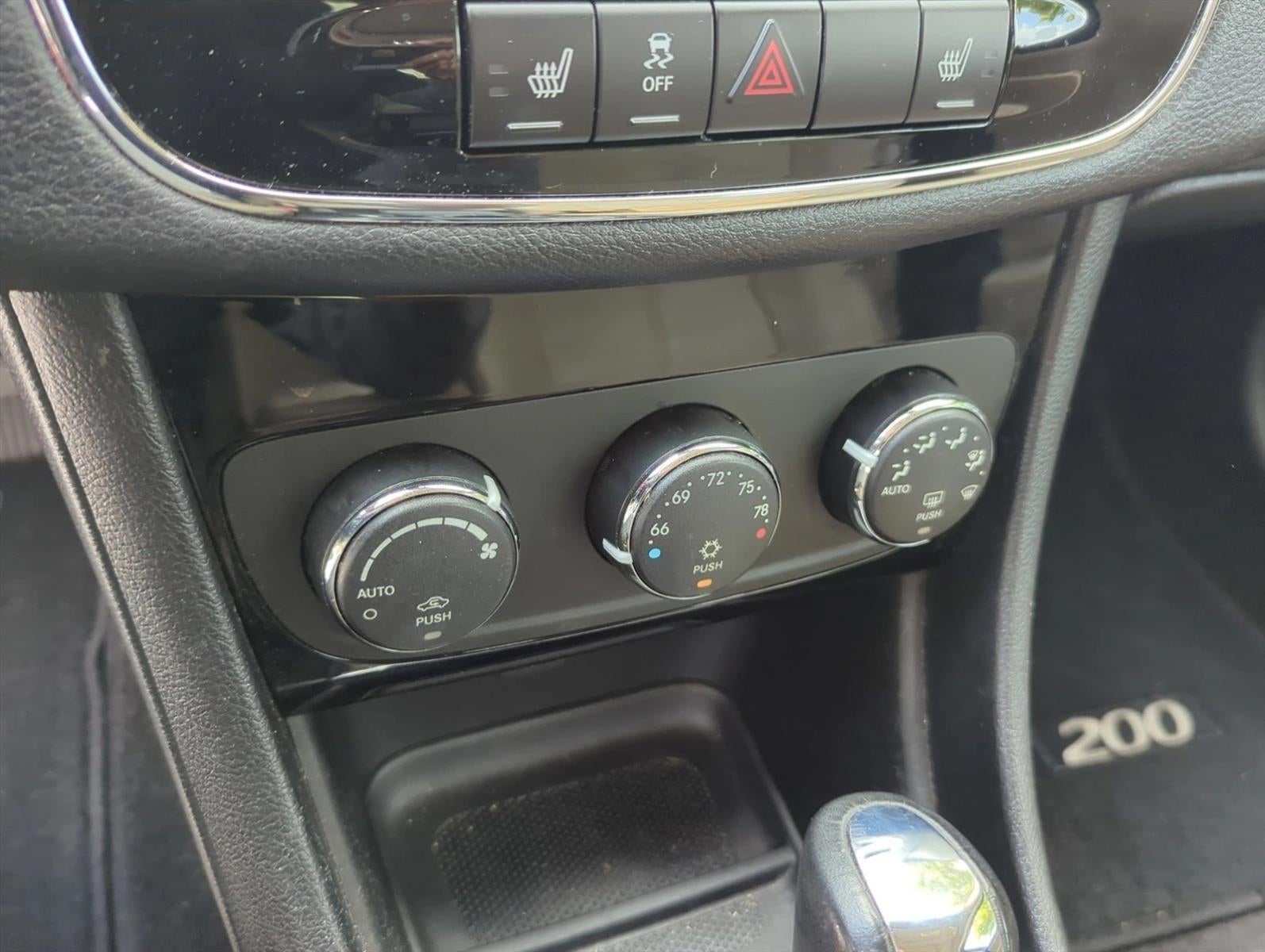 2011 Chrysler 200 4dr Sdn Limited