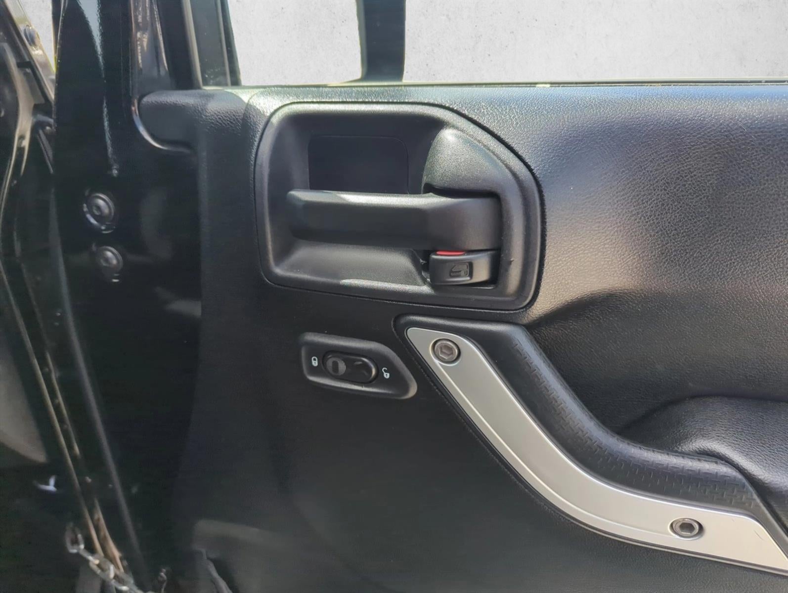 2013 Jeep Wrangler 4WD 2dr Sahara