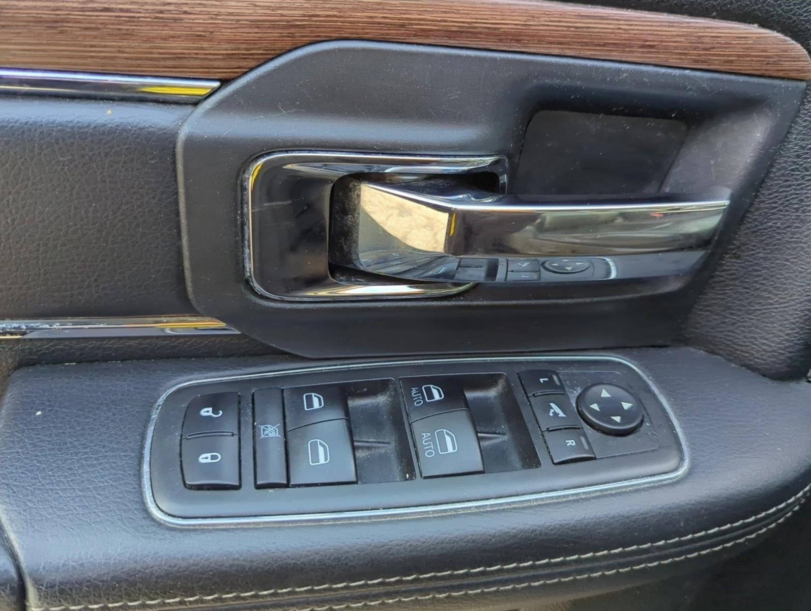 2017 RAM 1500 Laramie 4x4 Crew Cab 6'4" Box