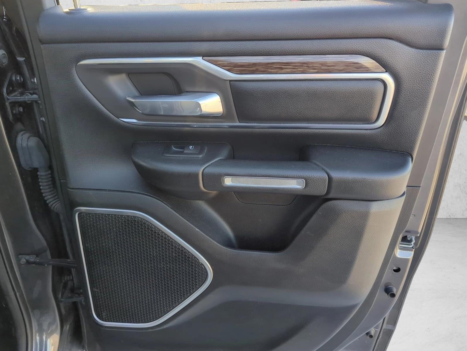 2020 RAM 1500 Laramie 4x2 Quad Cab 6'4" Box