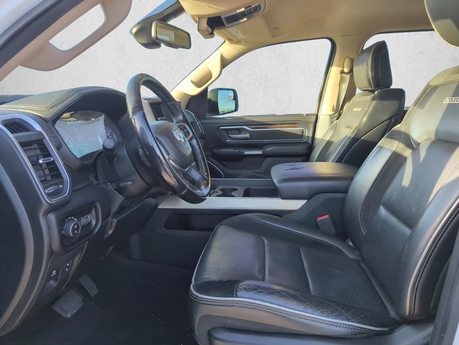 2019 RAM 1500 Laramie 4x4 Crew Cab 5'7" Box