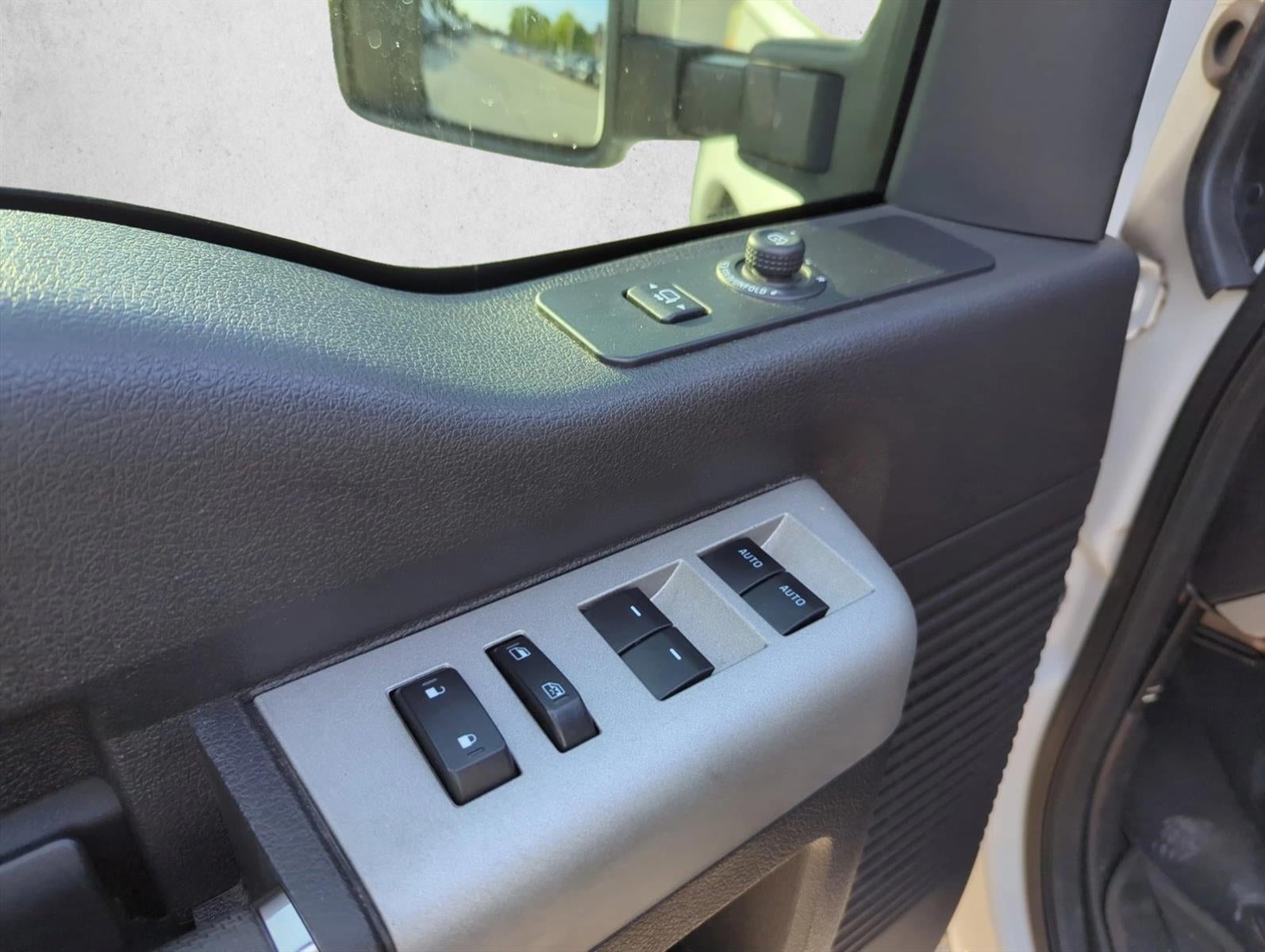 2015 Ford Super Duty F-250 SRW 4WD Crew Cab 6-3/4 Ft Box Lariat