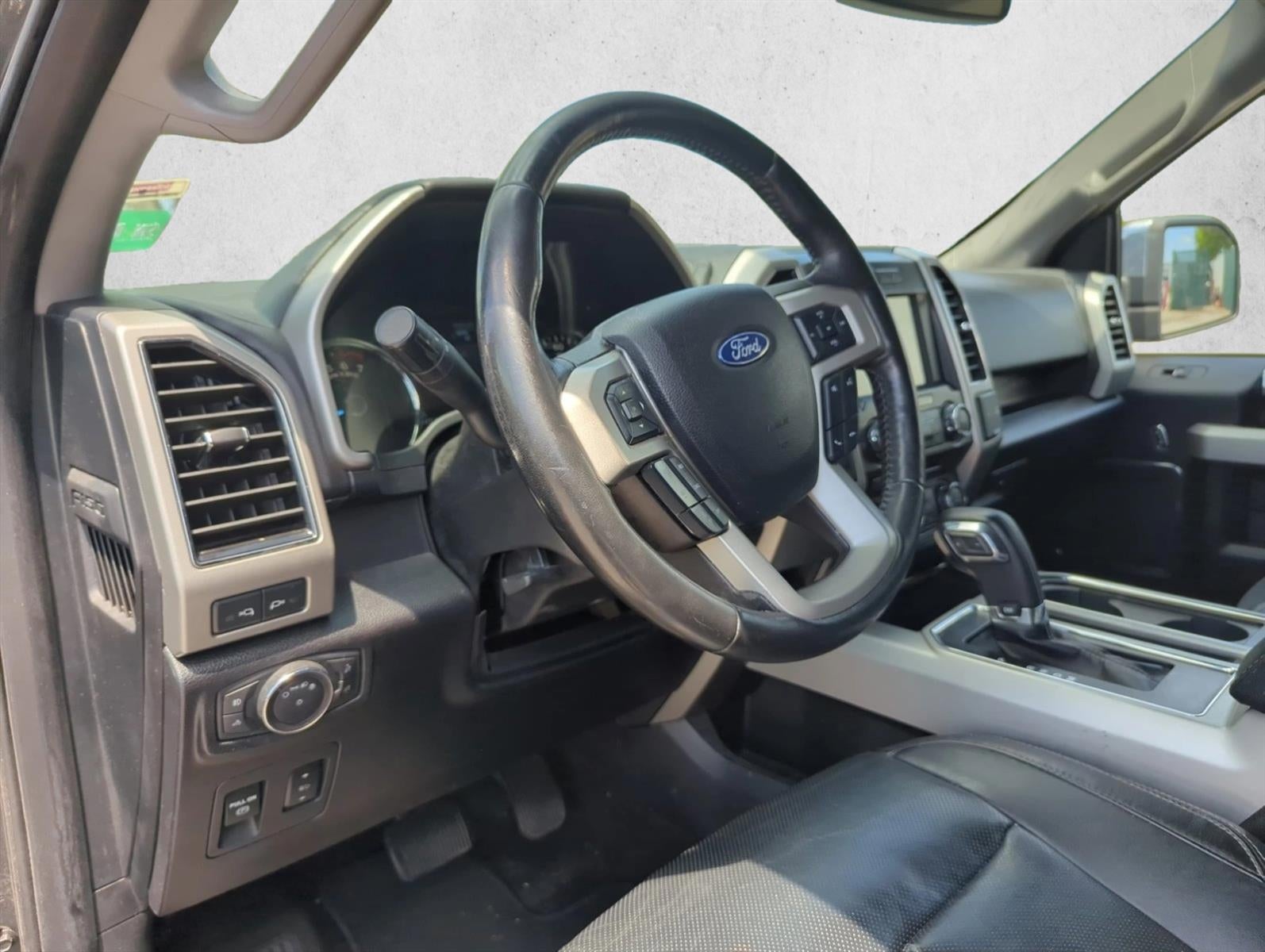 2018 Ford F-150 LARIAT 4WD SuperCrew 5.5' Box