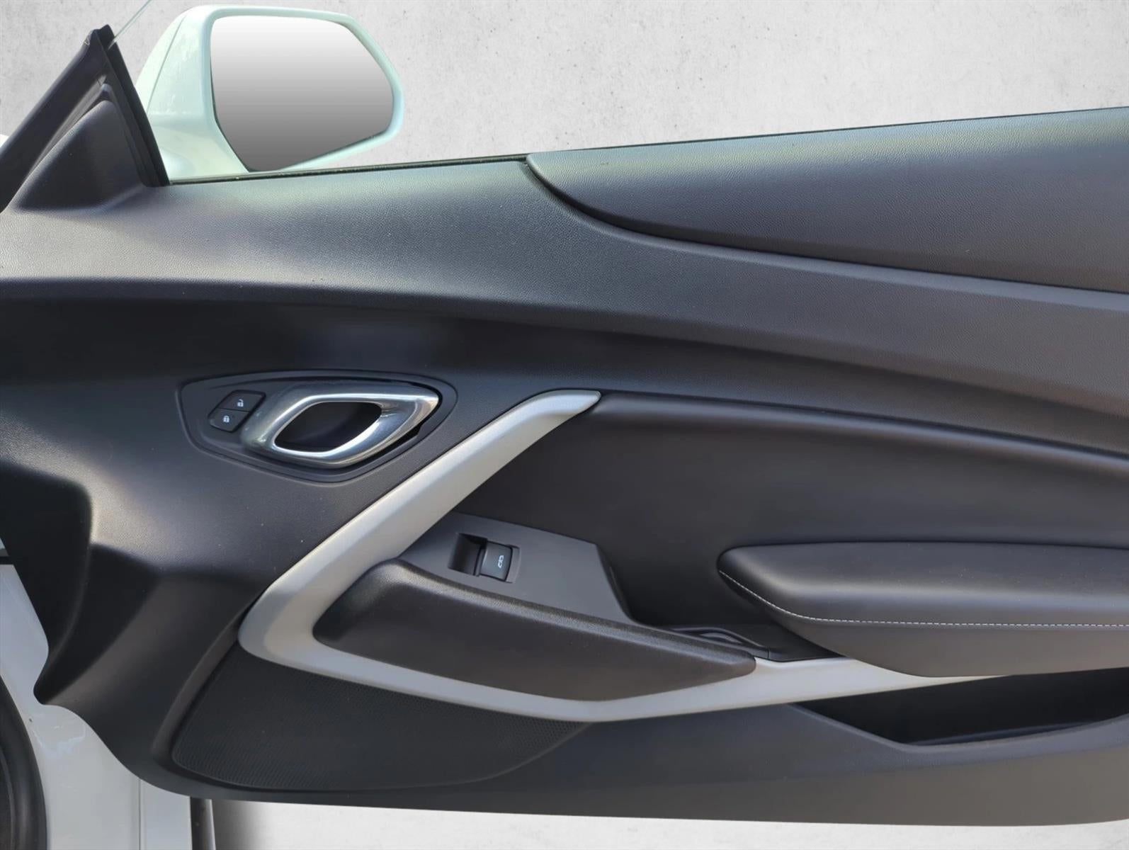 2019 Chevrolet Camaro 2dr Convertible 1LT