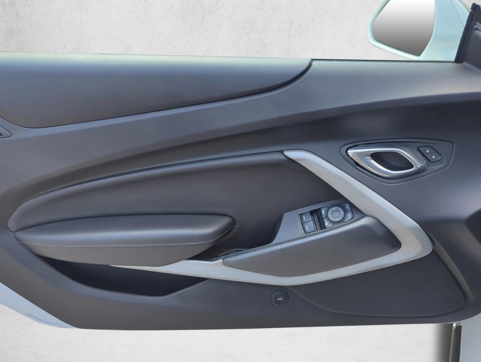 2019 Chevrolet Camaro 2dr Convertible 1LT