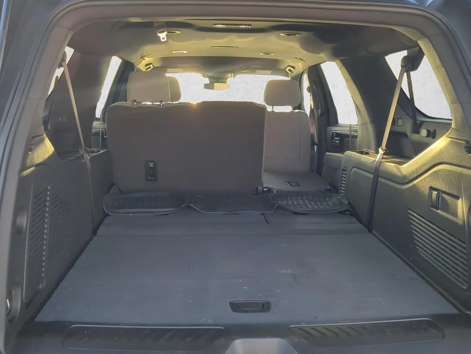 2025 Chevrolet Suburban 4WD LS