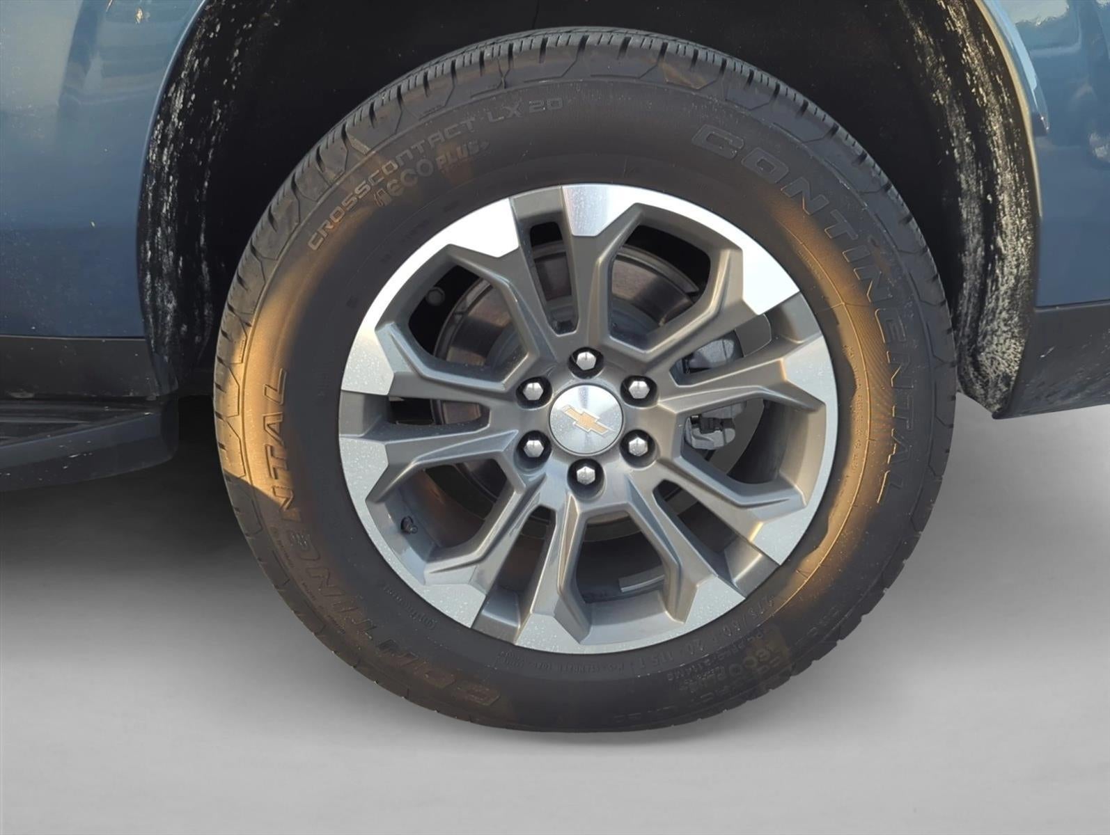 2025 Chevrolet Suburban 4WD LS