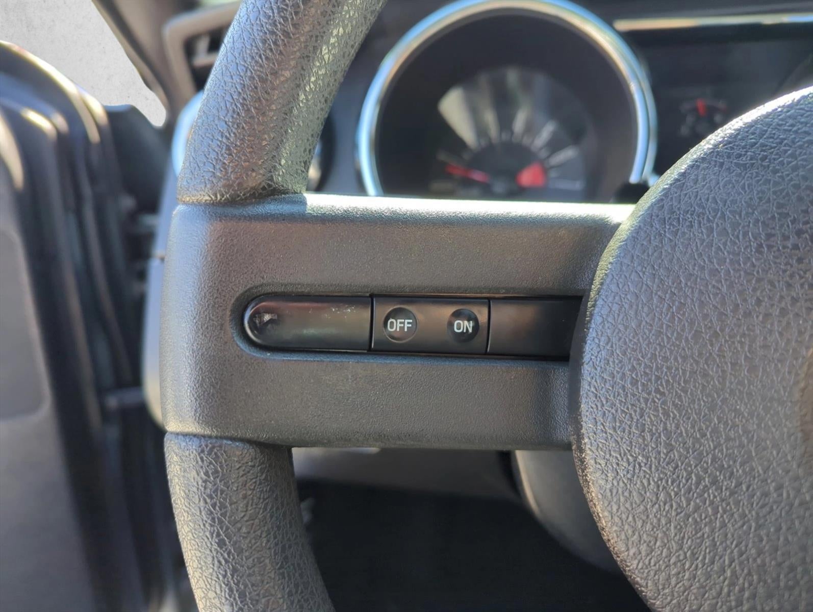 2007 Ford Mustang 2dr Conv Deluxe