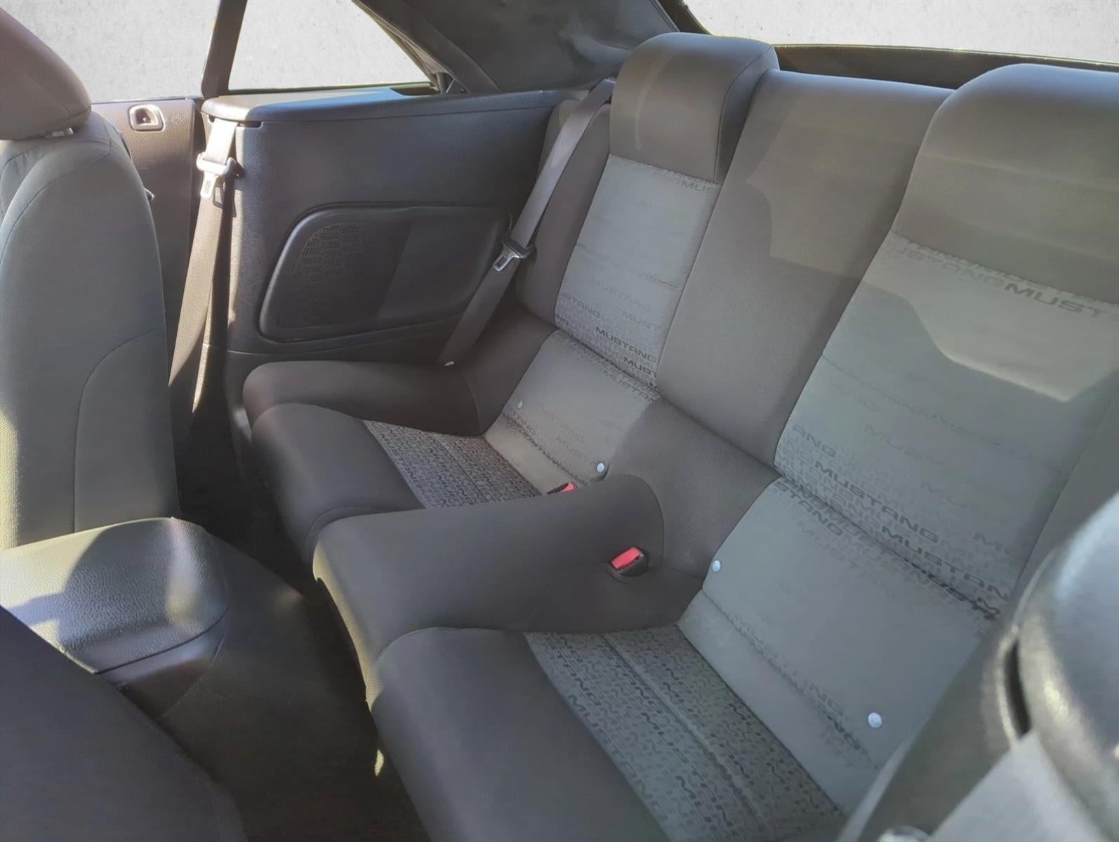 2007 Ford Mustang 2dr Conv Deluxe