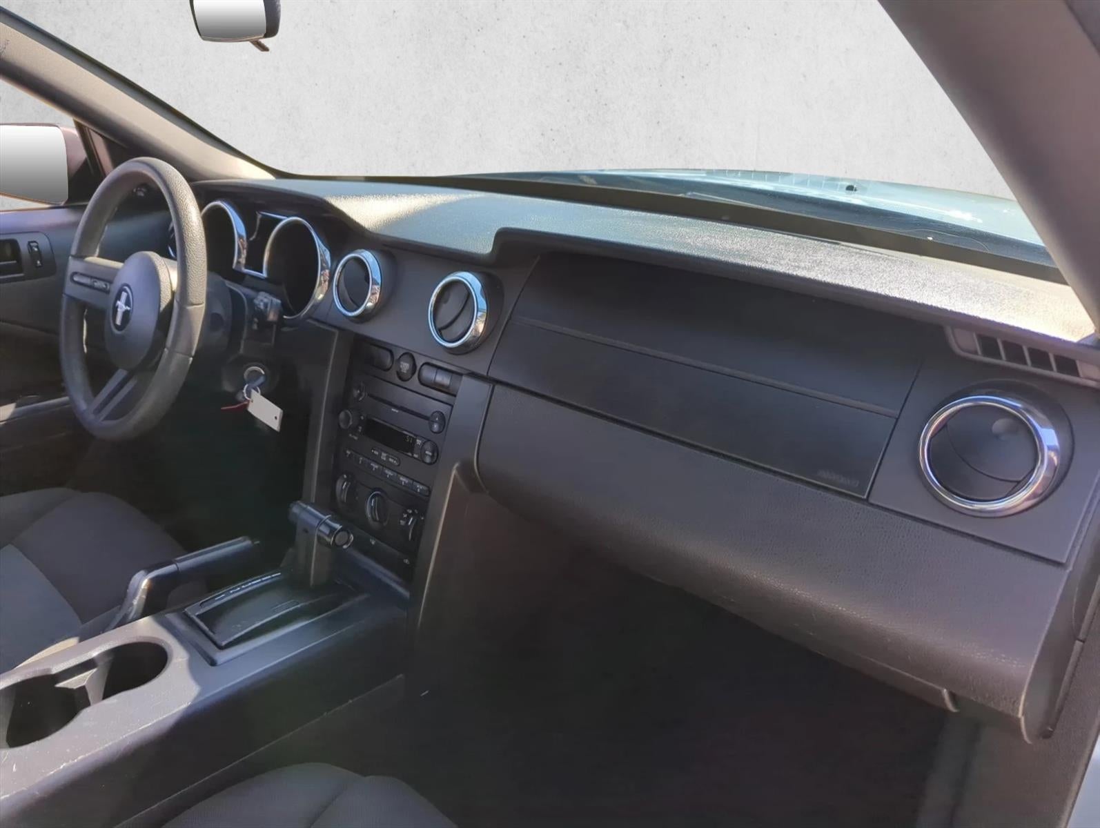 2007 Ford Mustang 2dr Conv Deluxe