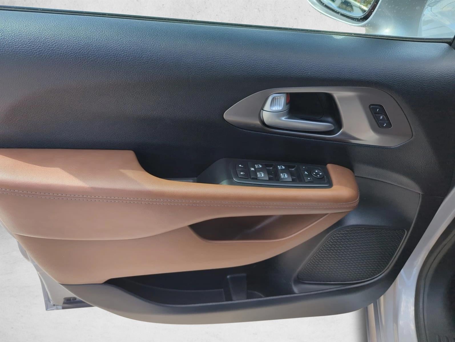 2017 Chrysler Pacifica Limited FWD