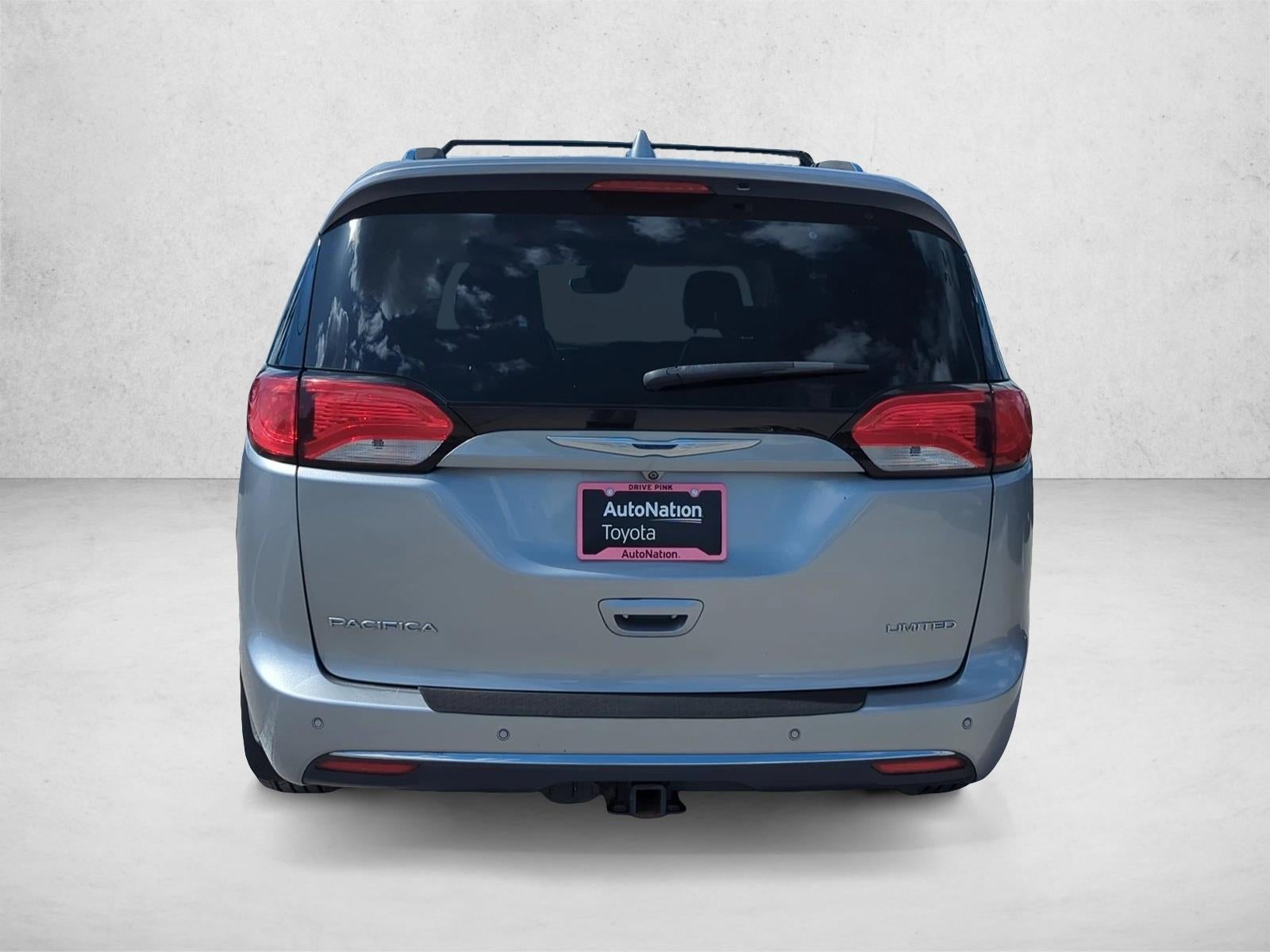 2017 Chrysler Pacifica Limited FWD