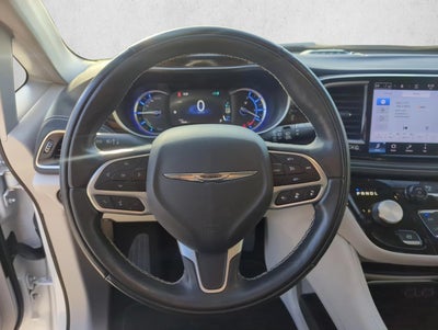 2022 Chrysler Pacifica Hybrid Limited FWD