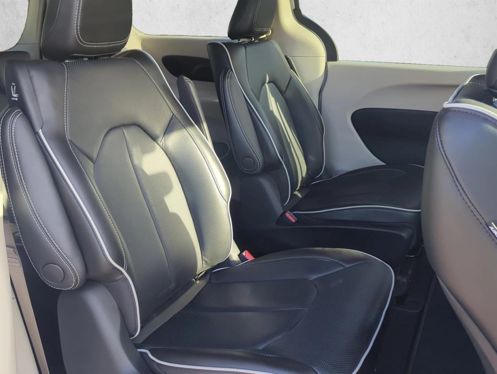 2022 Chrysler Pacifica Hybrid Limited FWD