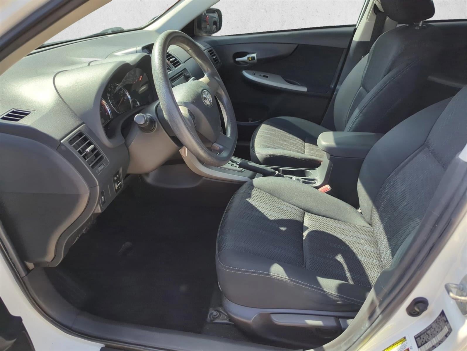 2013 Toyota Corolla 4dr Sdn Auto S (Natl)