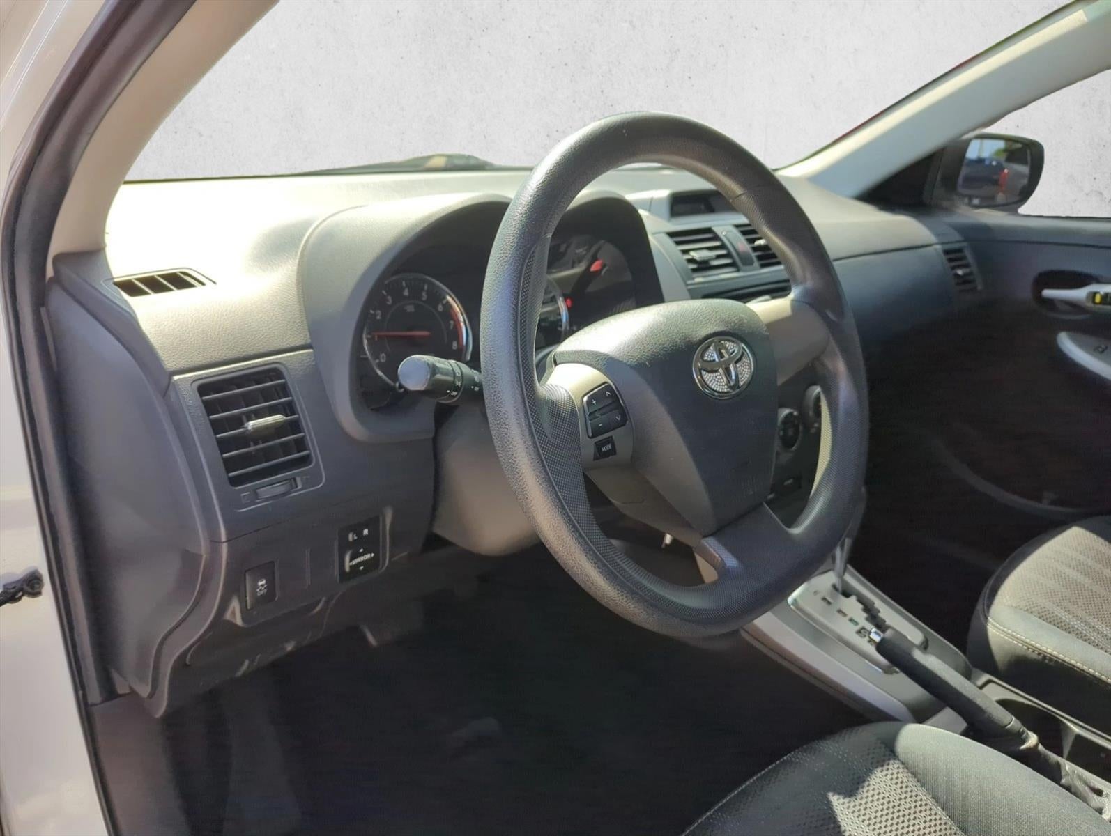 2013 Toyota Corolla 4dr Sdn Auto S (Natl)