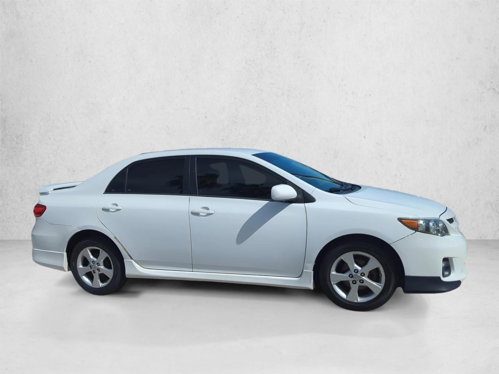 2013 Toyota Corolla 4dr Sdn Auto S (Natl)