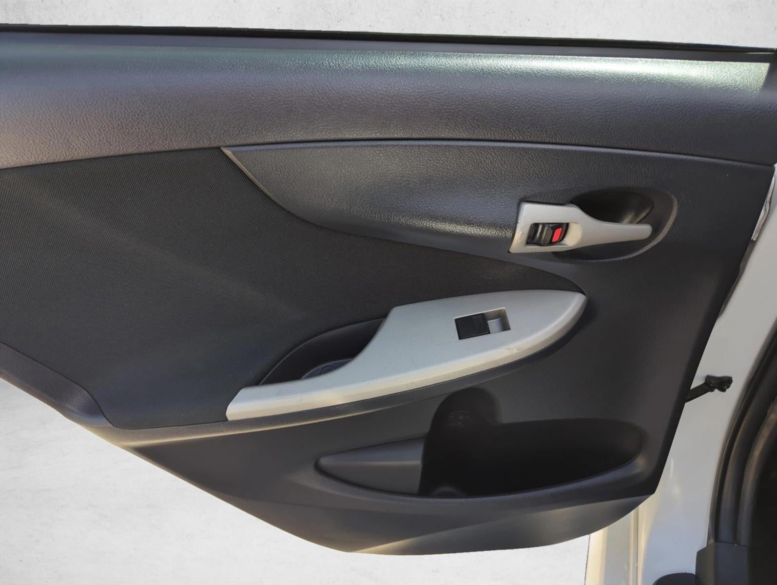 2013 Toyota Corolla 4dr Sdn Auto S (Natl)