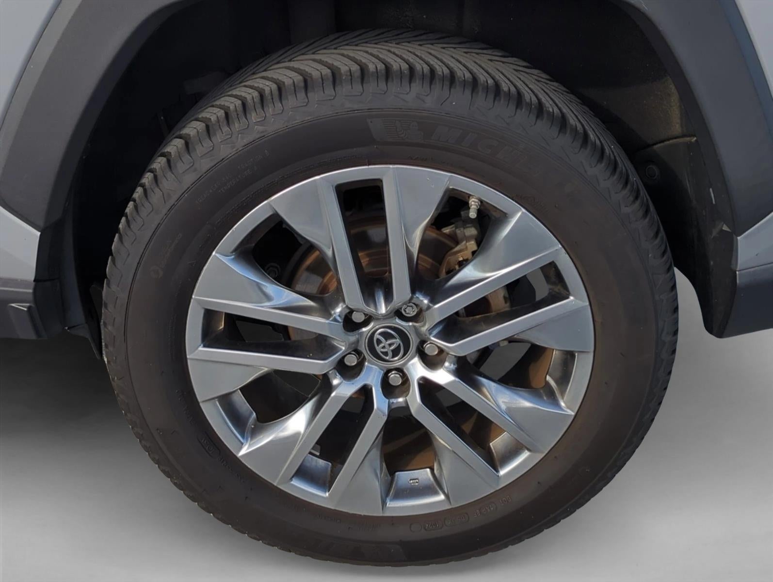 2019 Toyota RAV4 XLE Premium FWD (Natl)