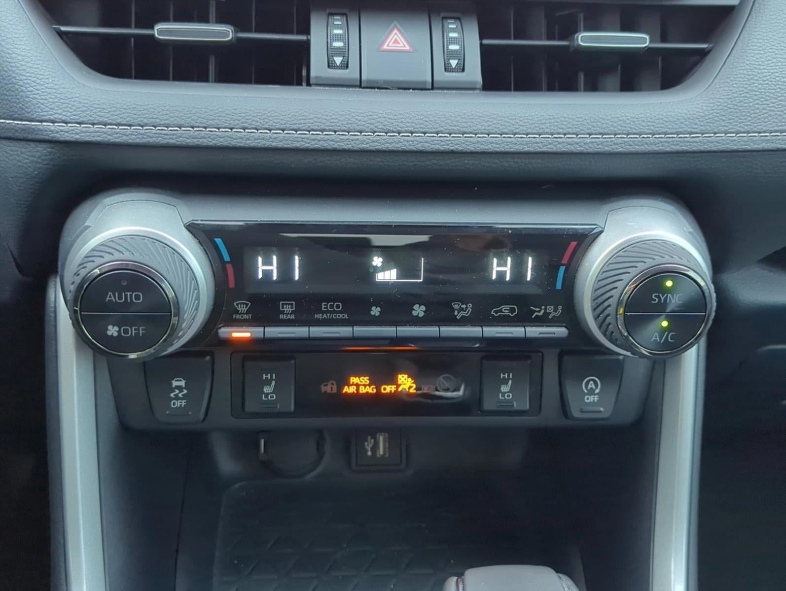 2025 Toyota RAV4 XLE Premium FWD (Natl)