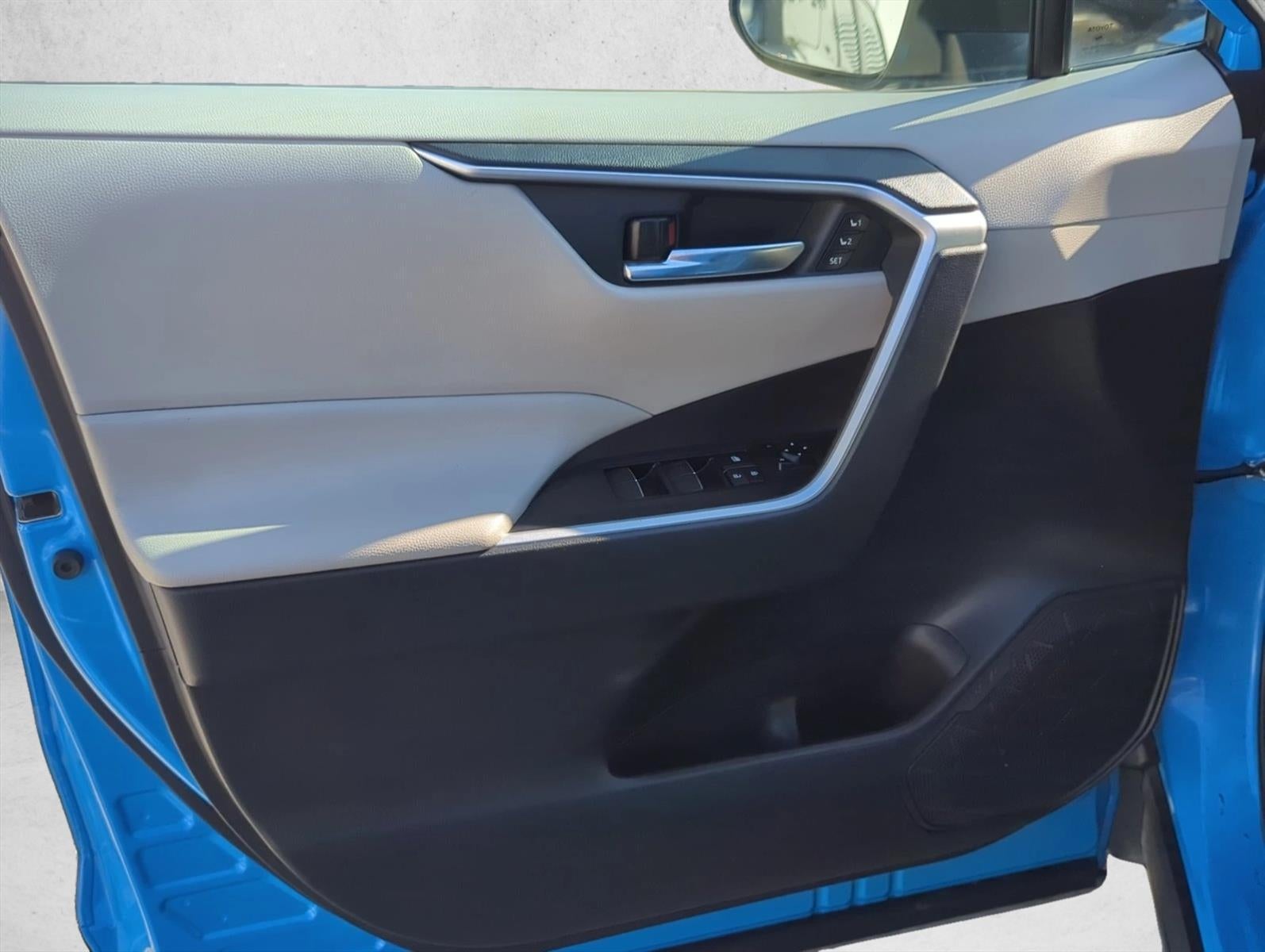 2021 Toyota RAV4 XLE Premium FWD (Natl)