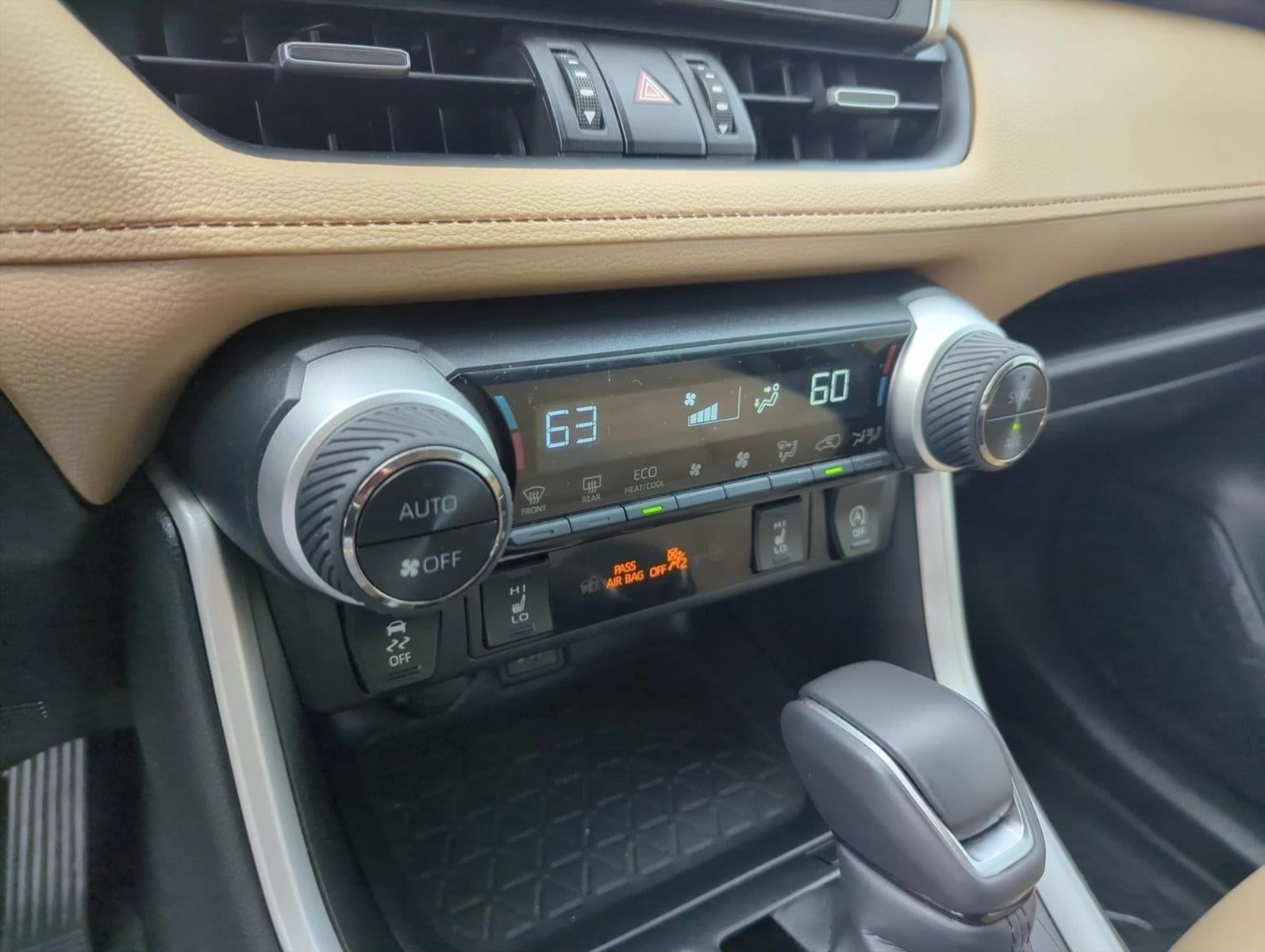 2025 Toyota RAV4 XLE Premium FWD (Natl)