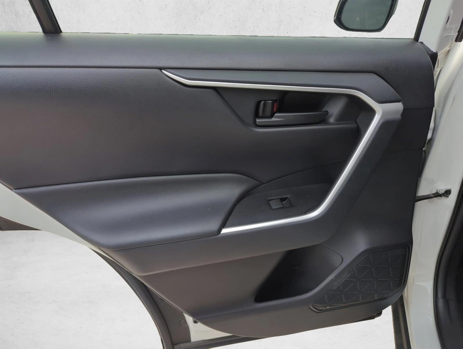 2021 Toyota RAV4 LE FWD (GS)