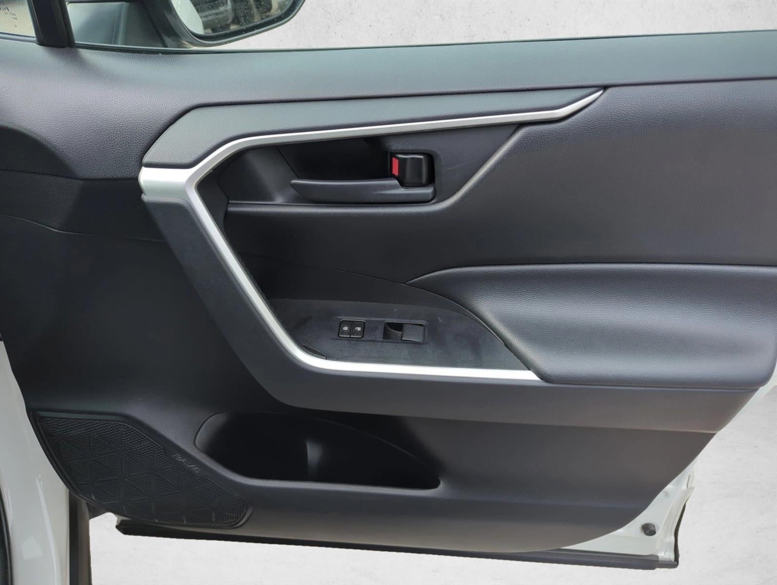 2021 Toyota RAV4 LE FWD (GS)