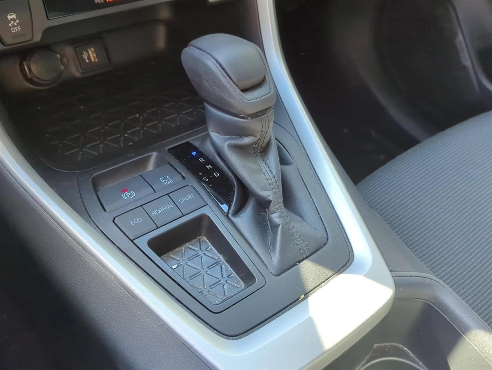 2023 Toyota RAV4 LE FWD (GS)