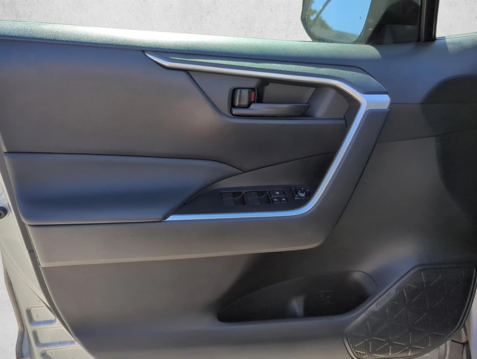 2023 Toyota RAV4 LE FWD (GS)