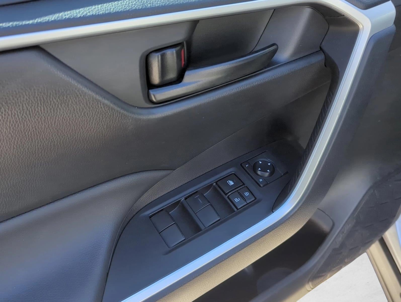 2023 Toyota RAV4 LE FWD (GS)