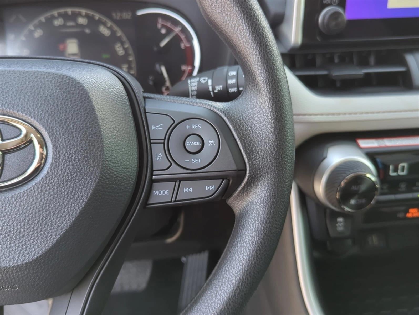 2025 Toyota RAV4 XLE FWD (GS)