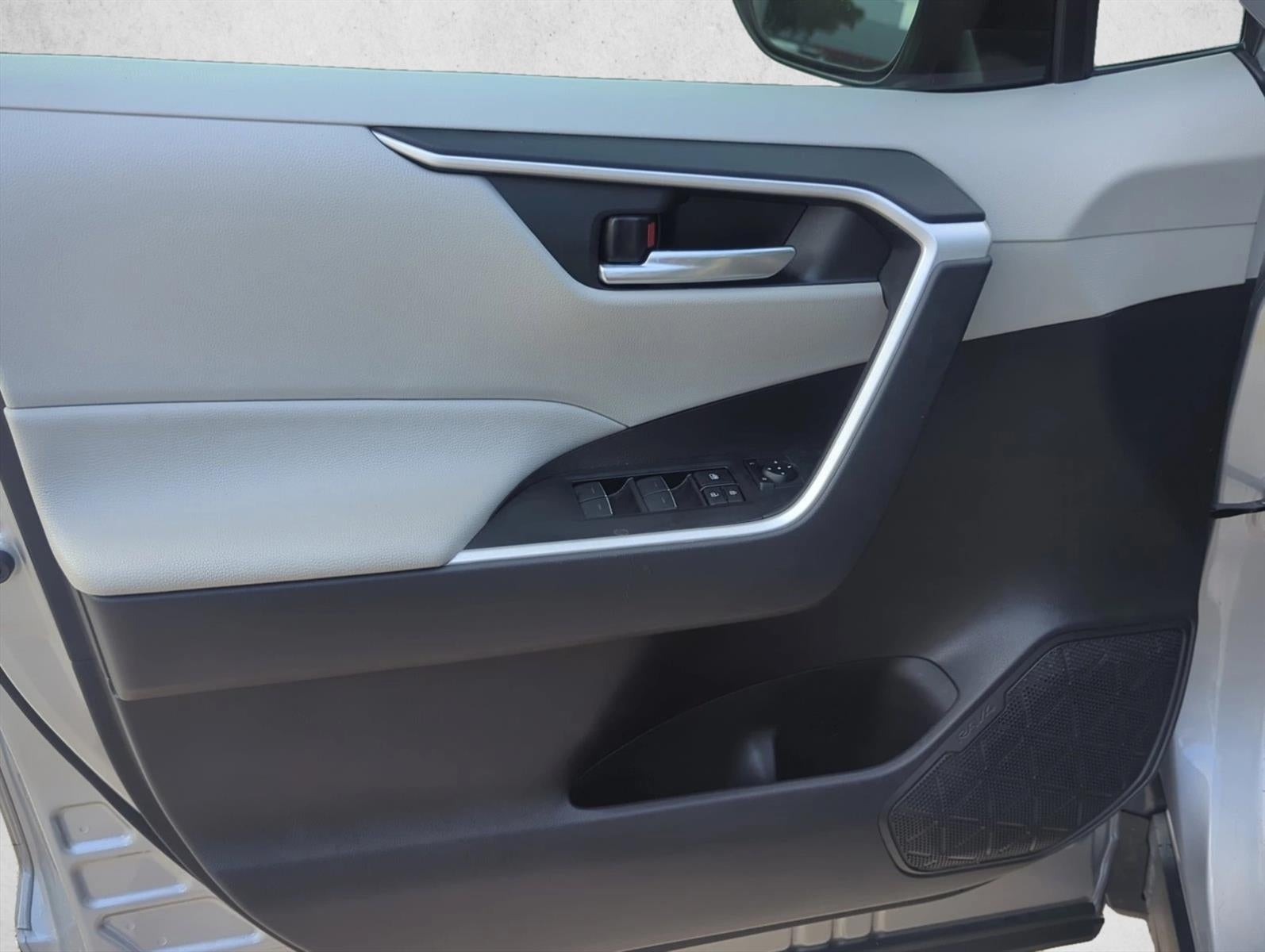 2025 Toyota RAV4 XLE FWD (Natl)