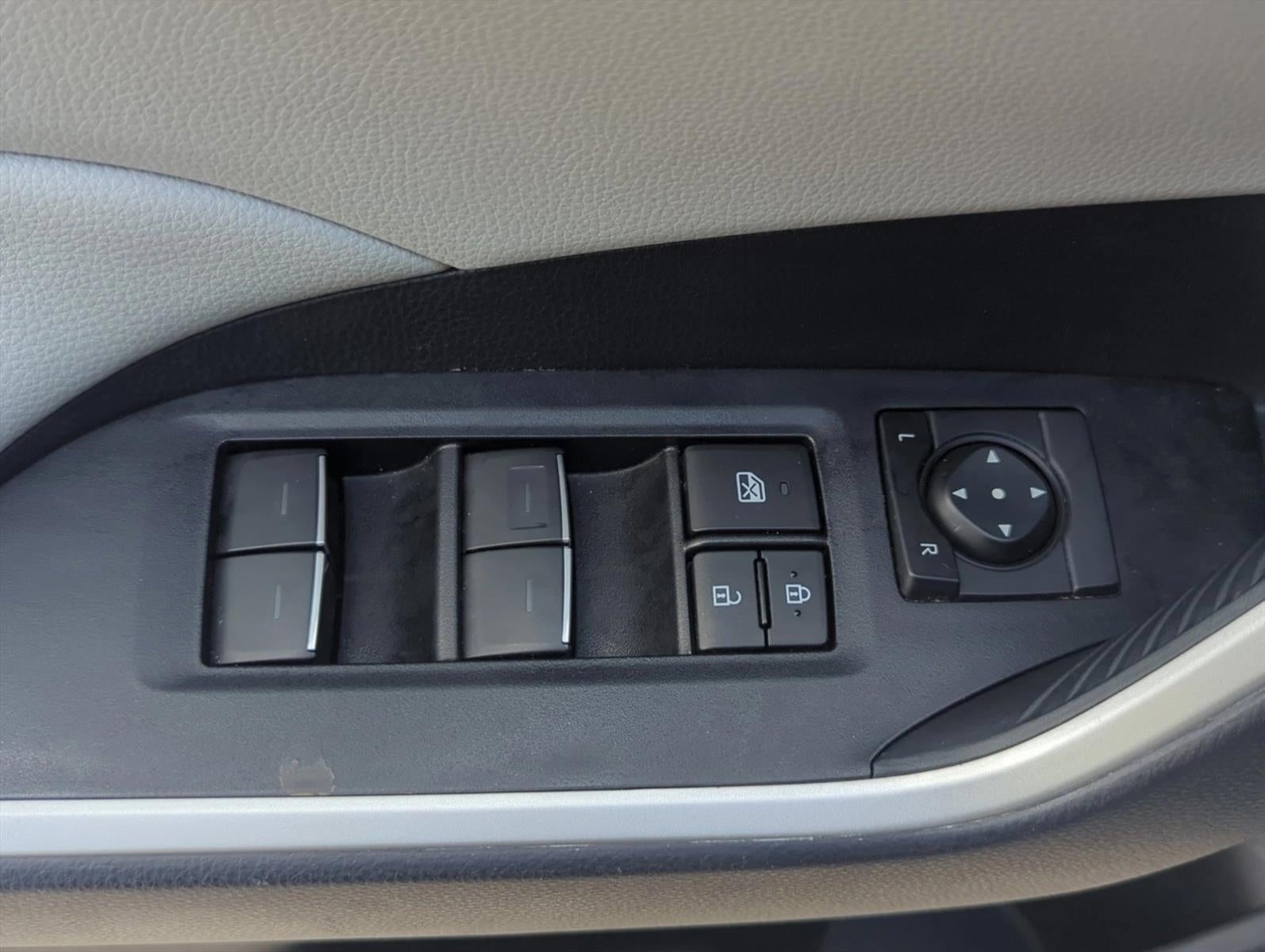 2025 Toyota RAV4 XLE FWD (Natl)