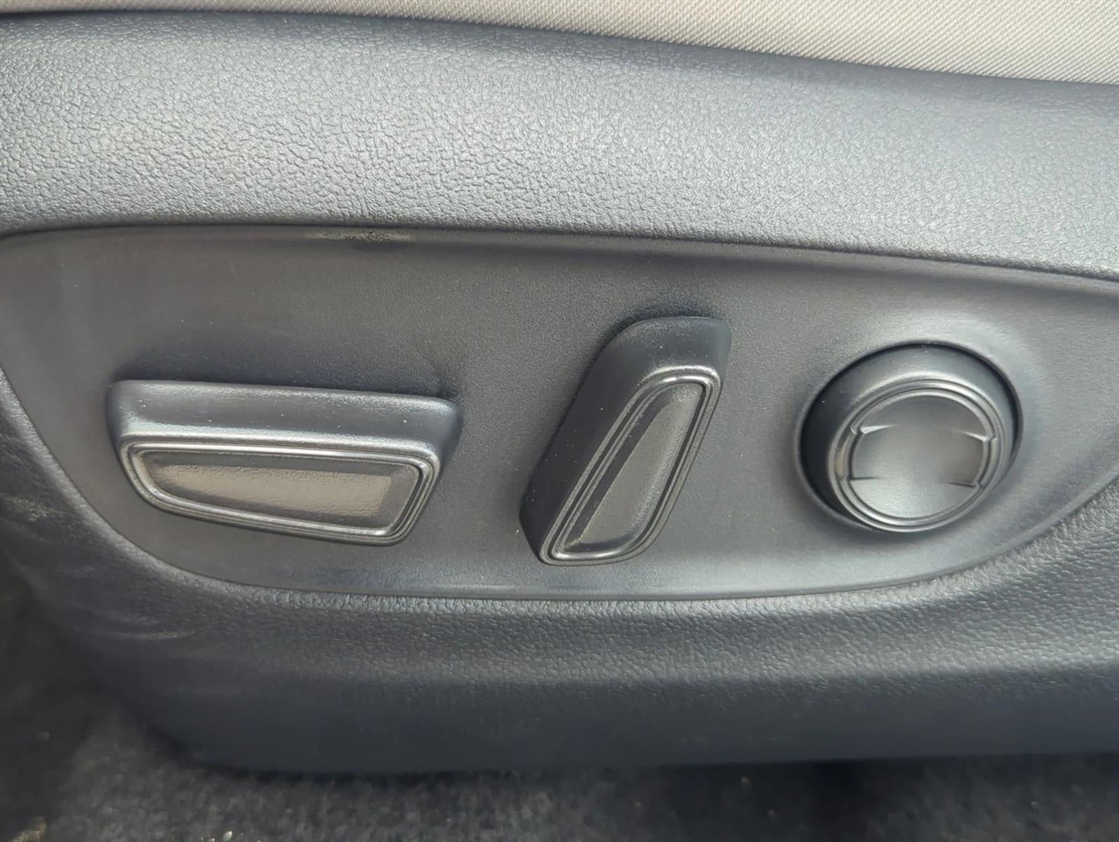 2025 Toyota RAV4 XLE FWD (Natl)