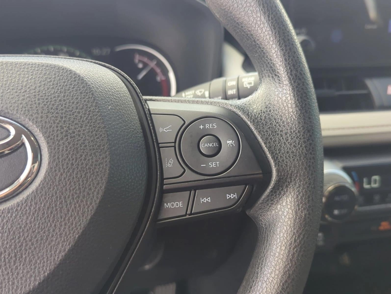 2025 Toyota RAV4 XLE FWD (Natl)