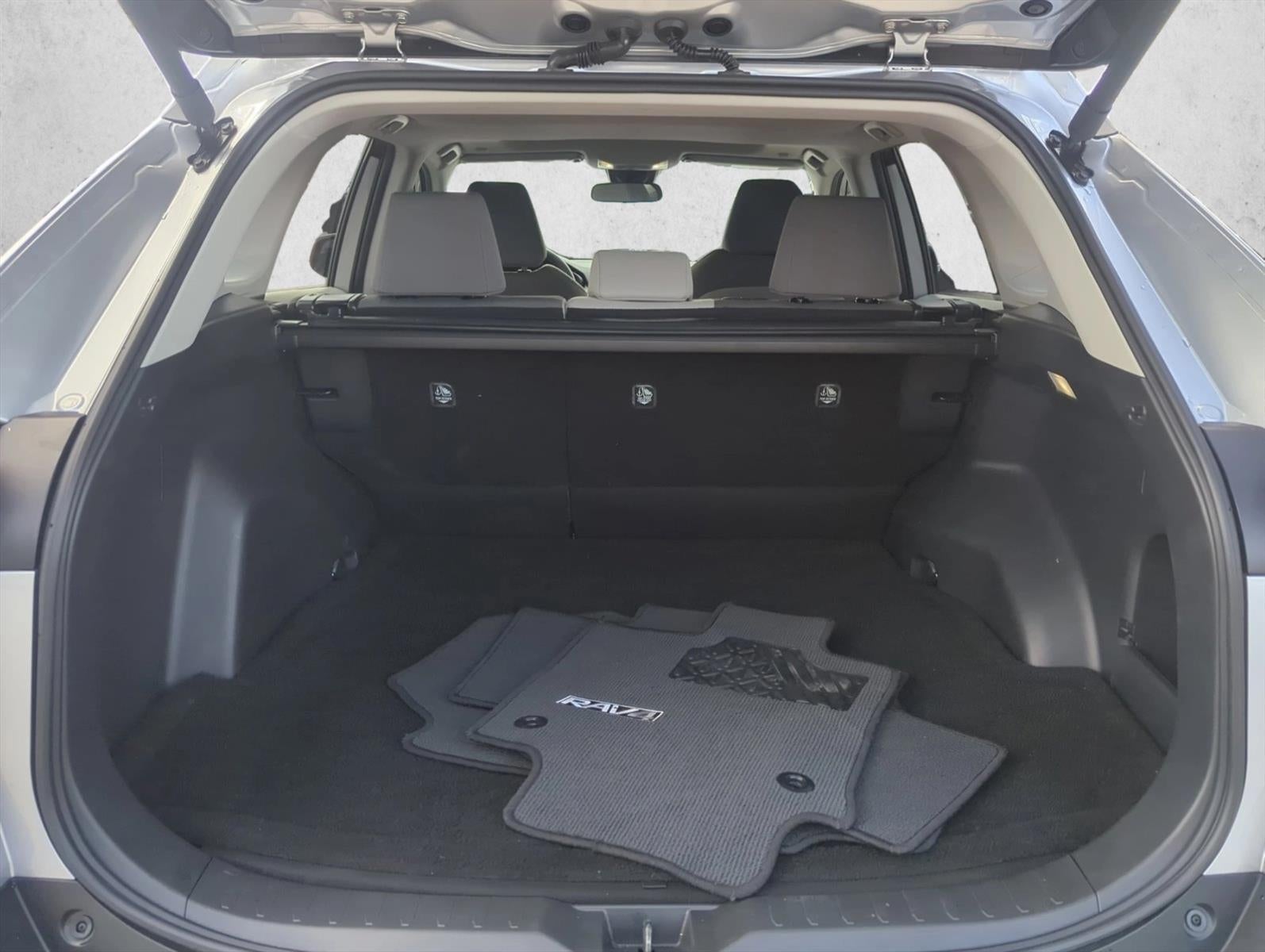 2025 Toyota RAV4 XLE FWD (Natl)