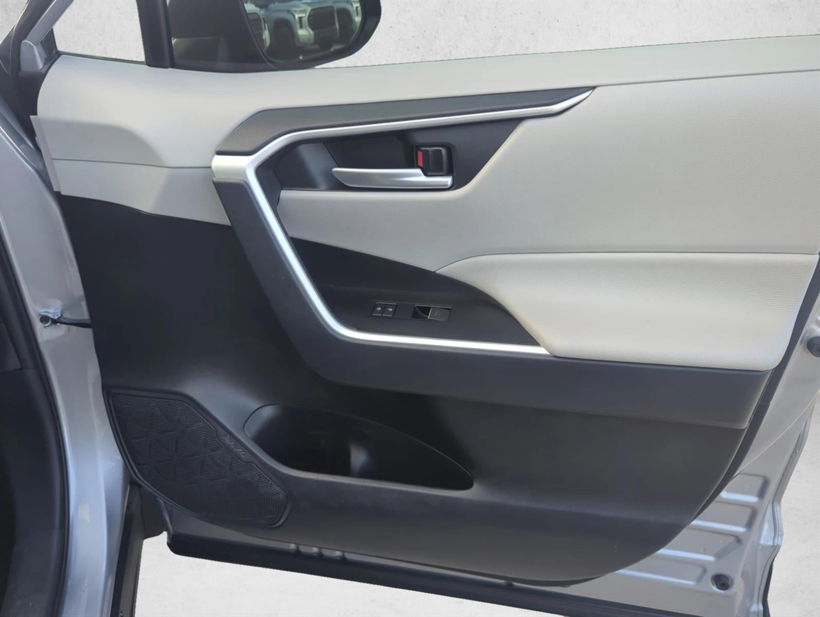 2025 Toyota RAV4 XLE FWD (Natl)