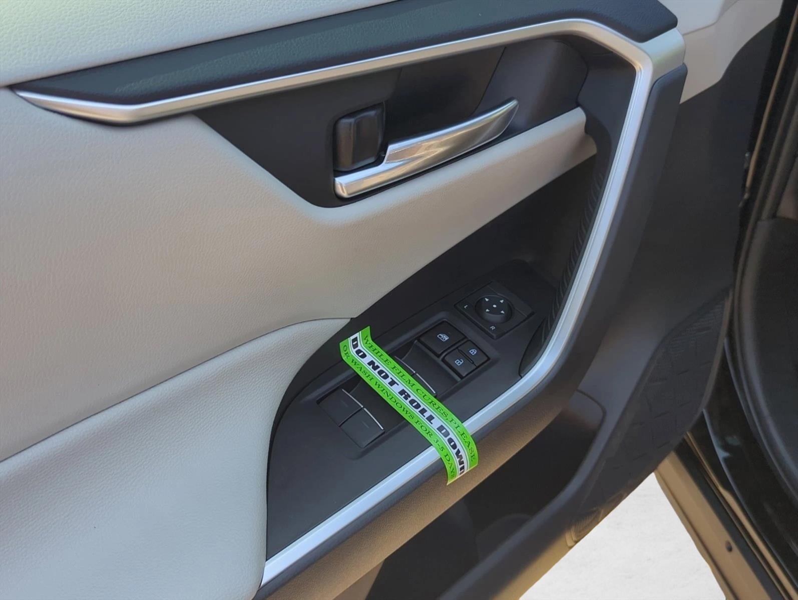 2025 Toyota RAV4 XLE FWD (GS)