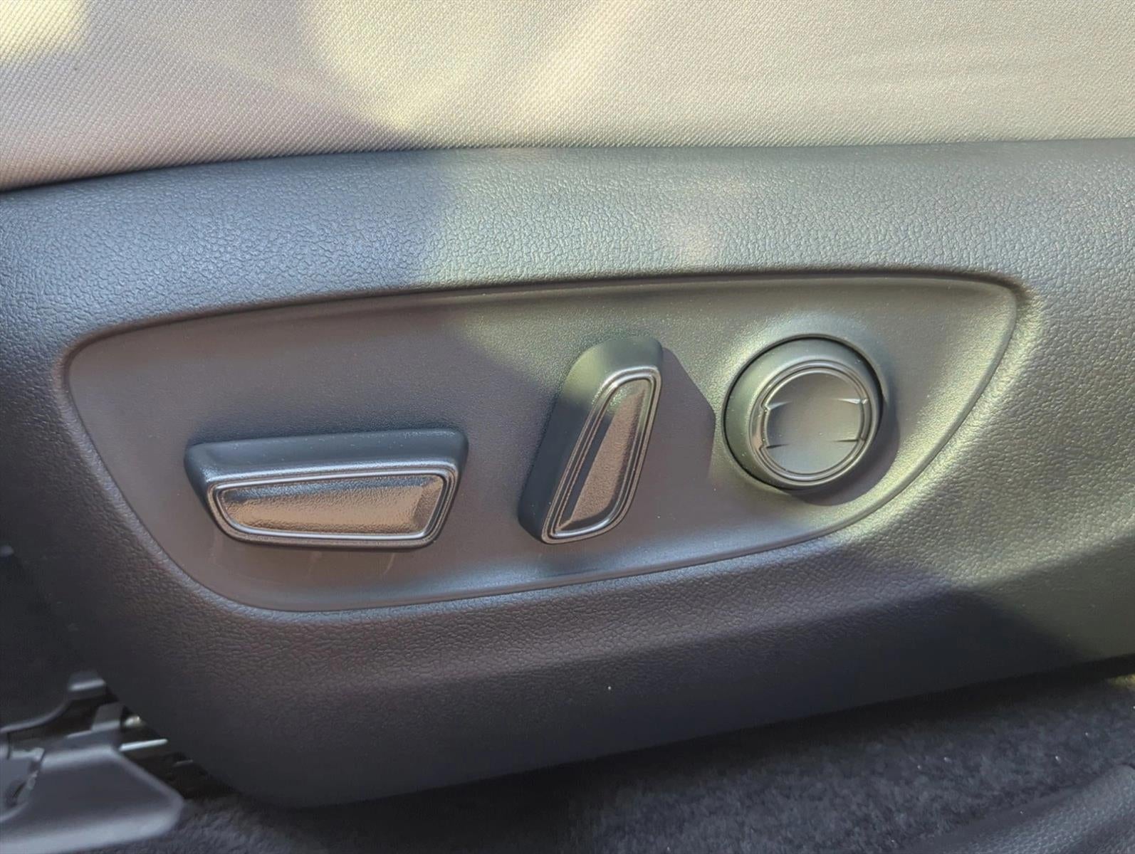 2025 Toyota RAV4 XLE FWD (GS)