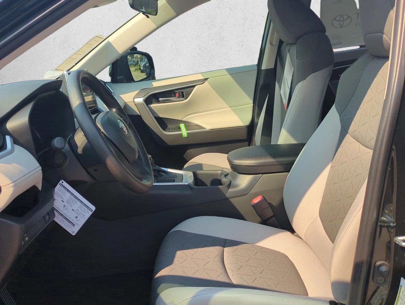 2025 Toyota RAV4 XLE FWD (GS)