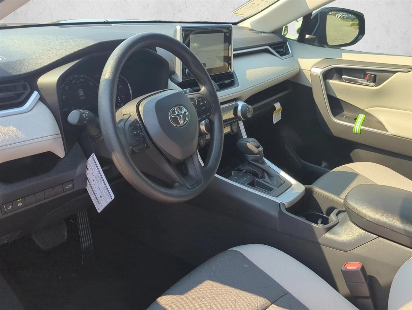 2025 Toyota RAV4 XLE FWD (GS)