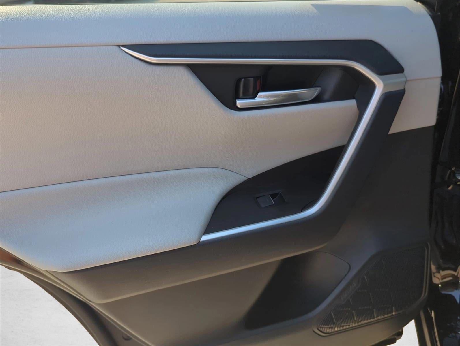 2025 Toyota RAV4 XLE FWD (GS)