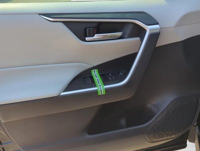 2025 Toyota RAV4 XLE FWD (GS)