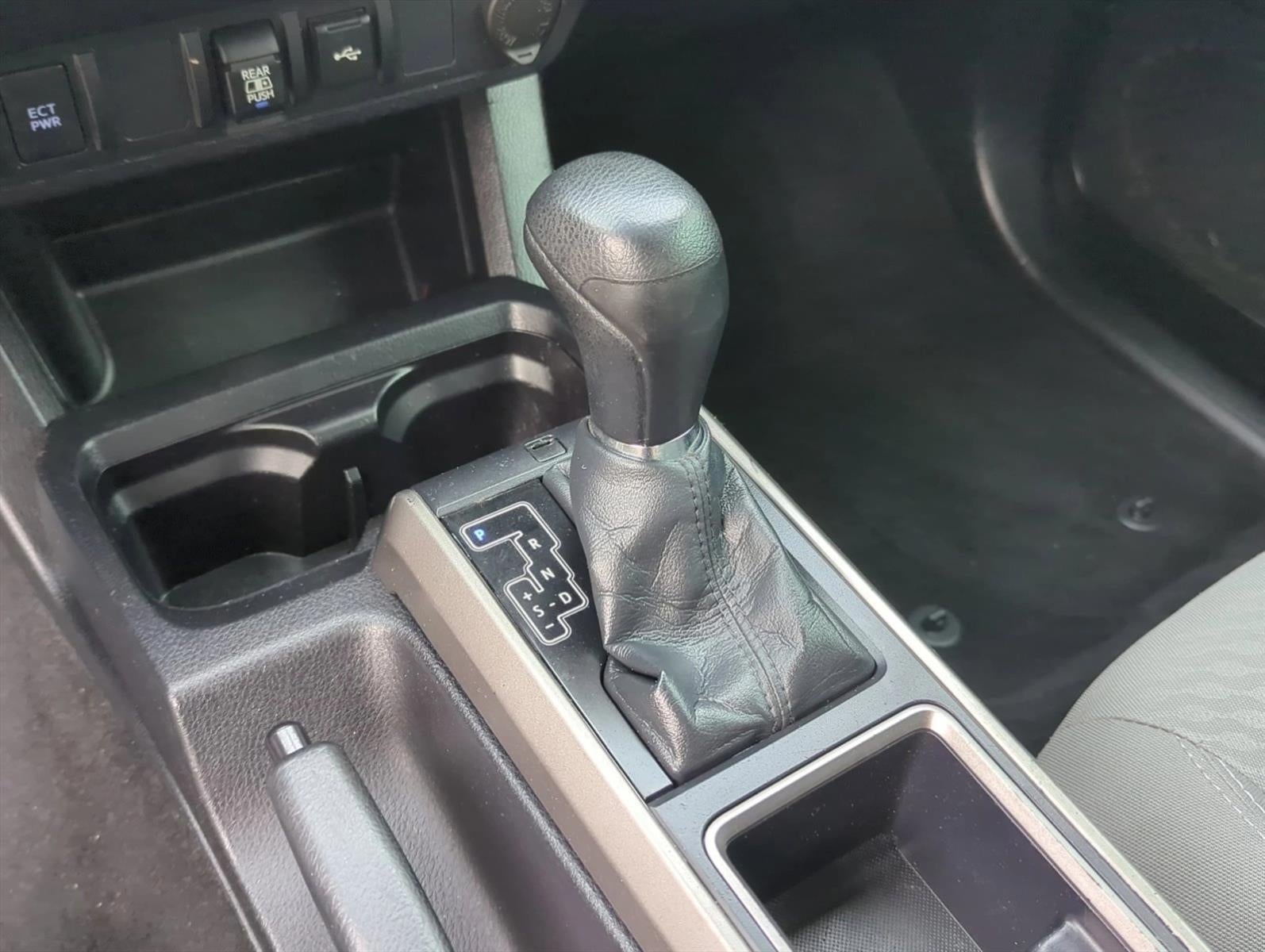 2022 Toyota Tacoma 2WD 2WD SR5 Double Cab 5' Bed V6 AT (GS)