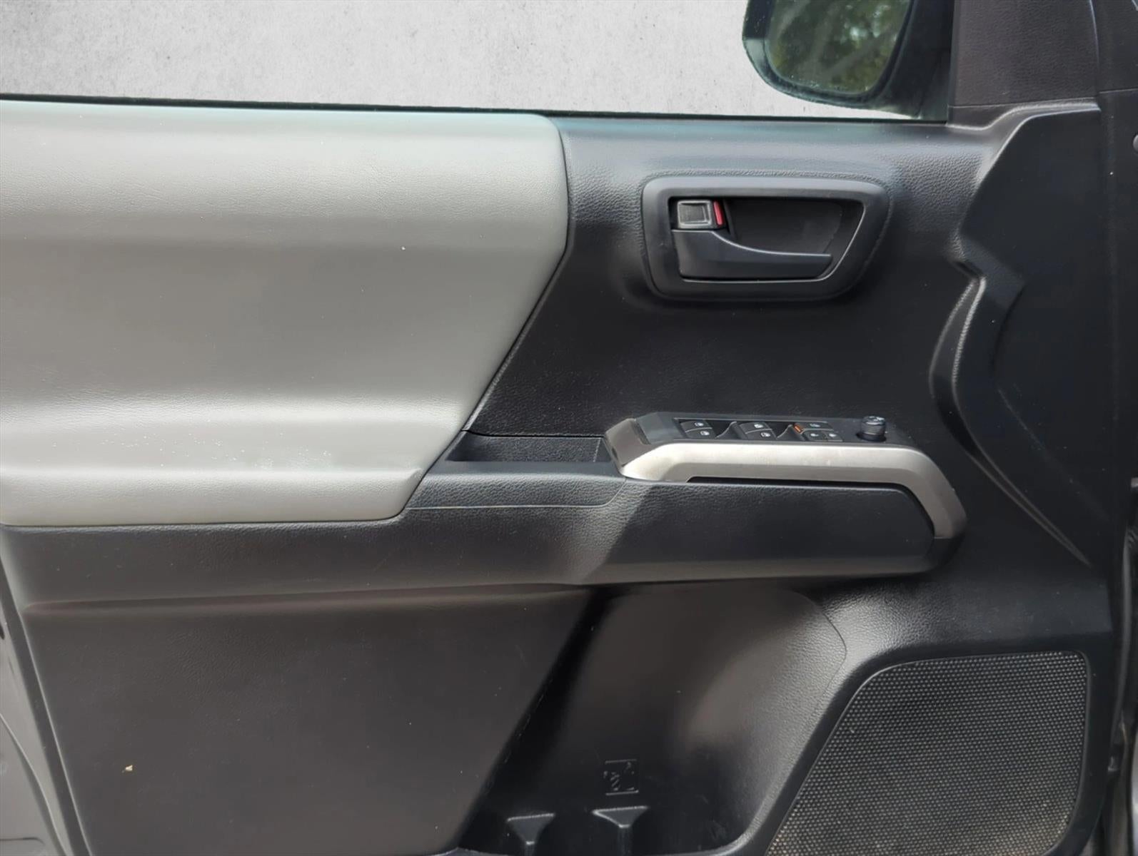 2022 Toyota Tacoma 2WD 2WD SR5 Double Cab 5' Bed V6 AT (GS)