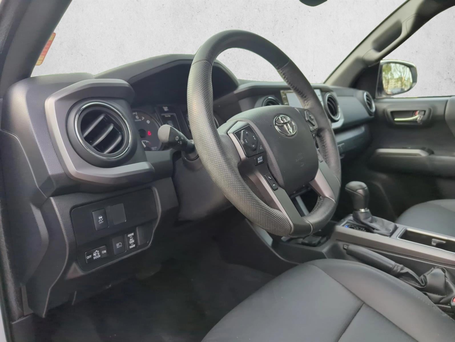 2022 Toyota Tacoma 2WD 2WD TRD Sport Double Cab 5' Bed V6 AT (Natl)