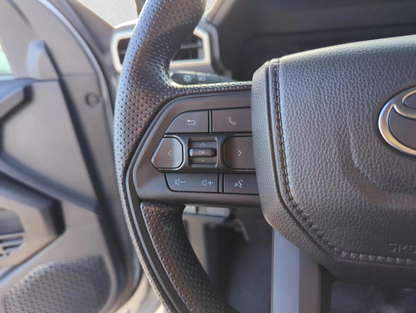 2024 Toyota Tacoma 2WD 2WD SR5 Double Cab 5' Bed AT (SE)