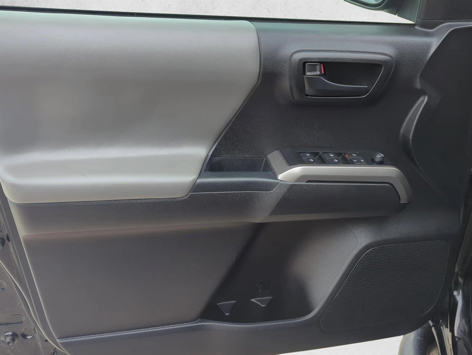 2022 Toyota Tacoma 2WD 2WD SR5 Double Cab 5' Bed I4 AT (SE)